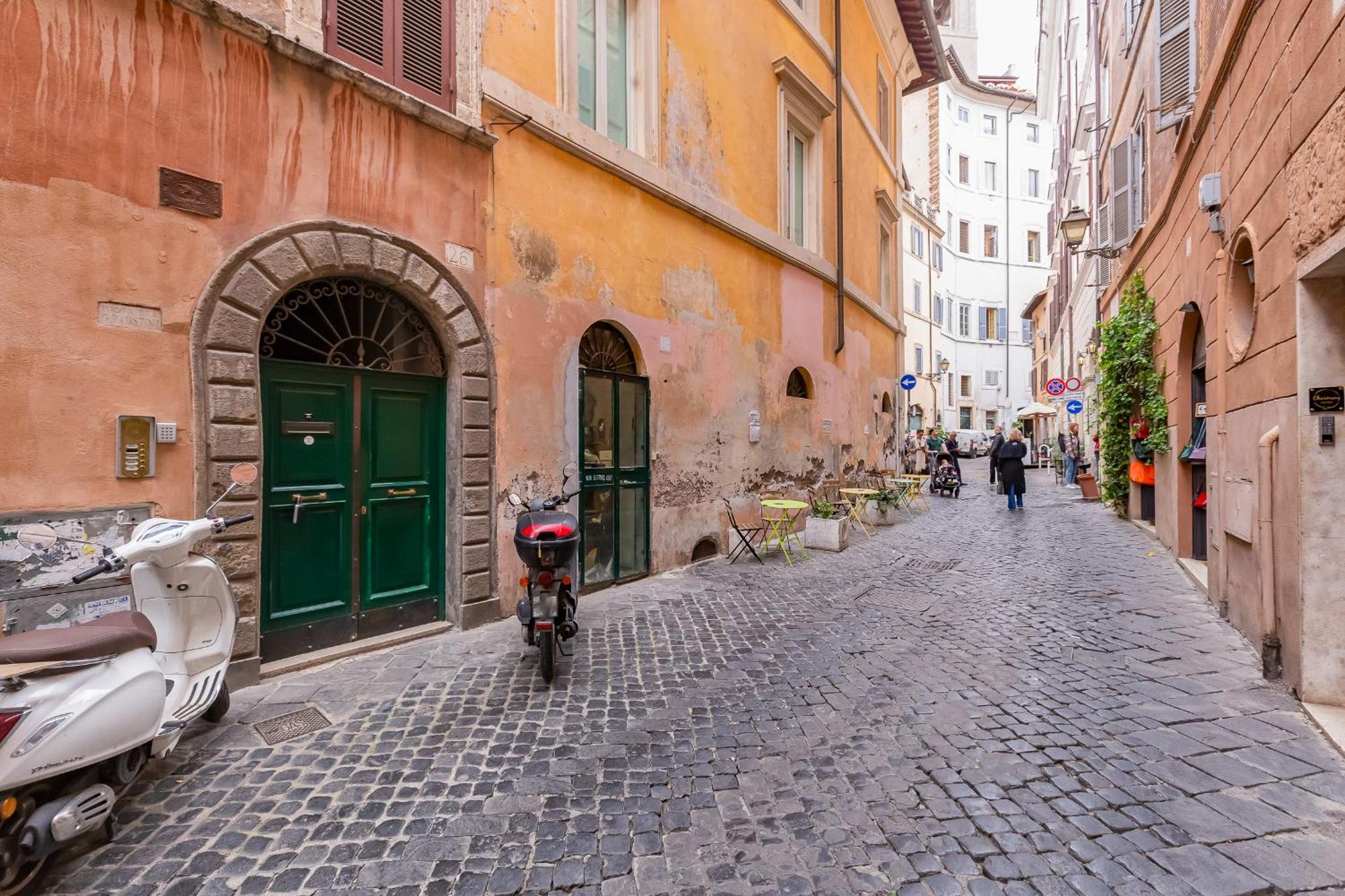 Beautiful Near Piazza Navona Apartment *